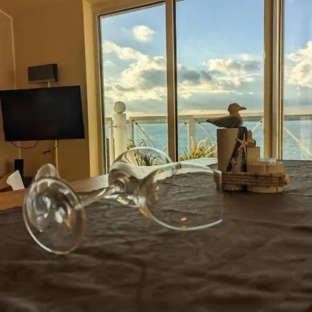 Strandkoje In Erster Reihe Mit Traumhaftem Blick Auf Die Kieler Foerde Laboe Eksteriør billede