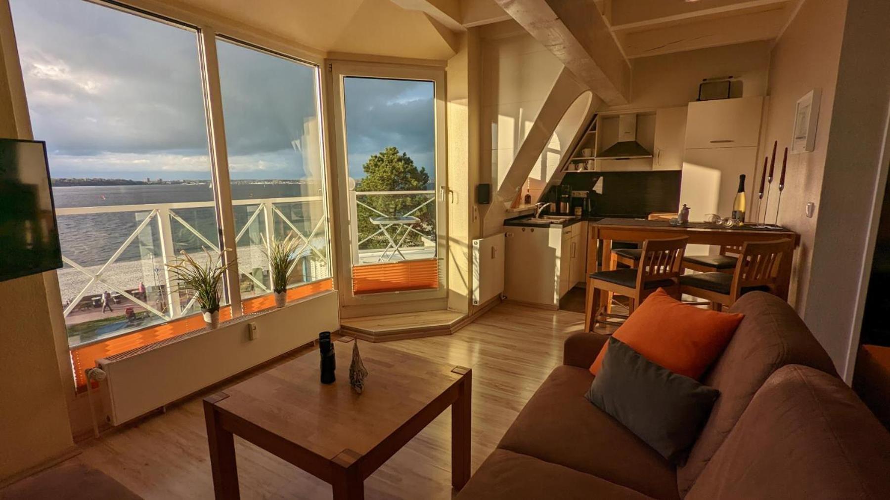 Strandkoje In Erster Reihe Mit Traumhaftem Blick Auf Kieler Foerde Apartment Laboe