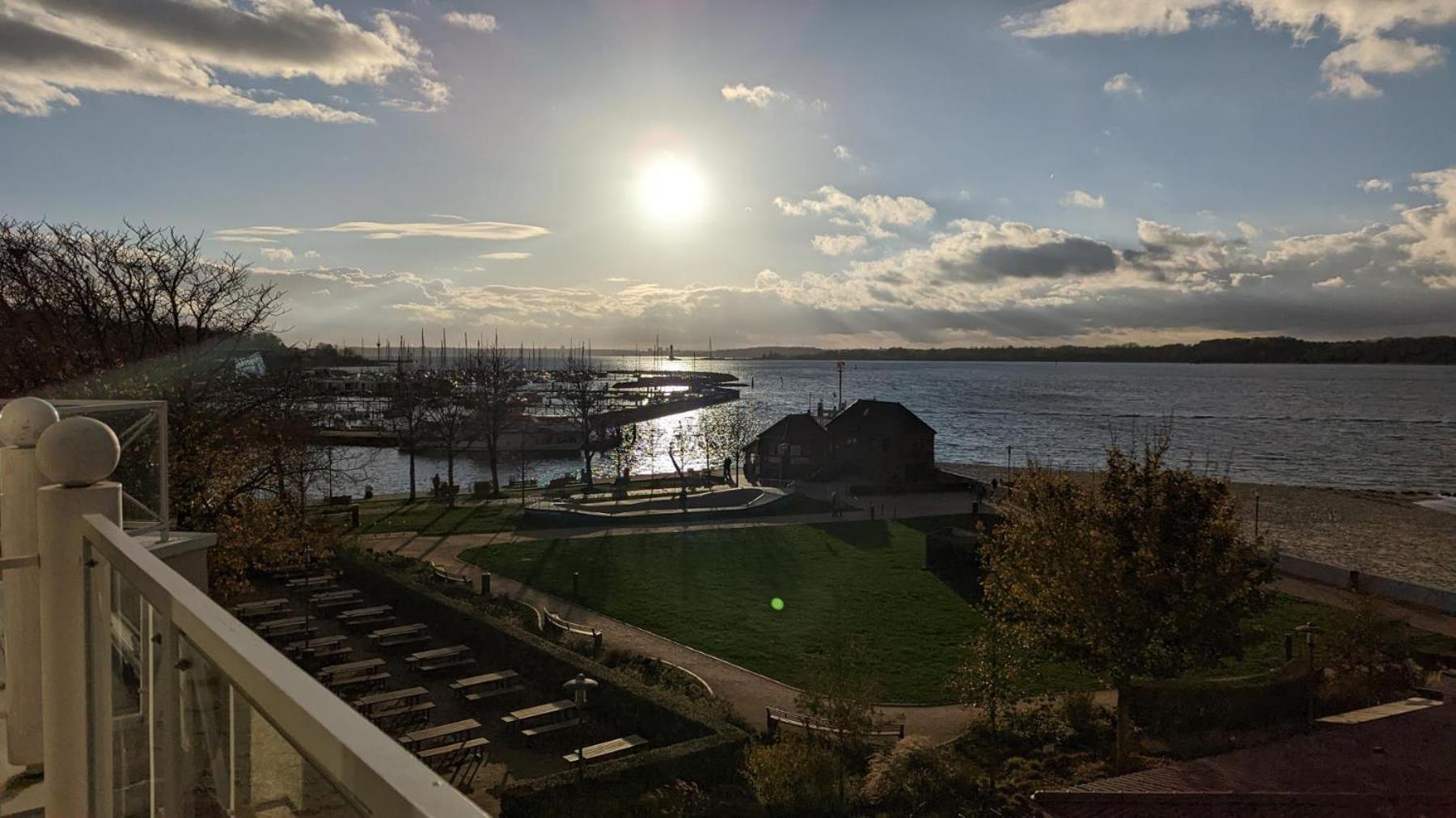 Strandkoje In Erster Reihe Mit Traumhaftem Blick Auf Kieler Foerde * Laboe